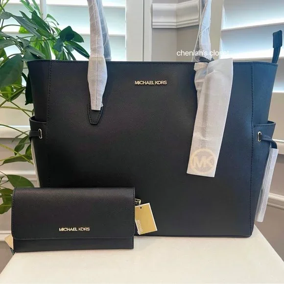 🎀NeW! Michael Kors Gilly Drawstring Tote Set - Picture 2 of 9